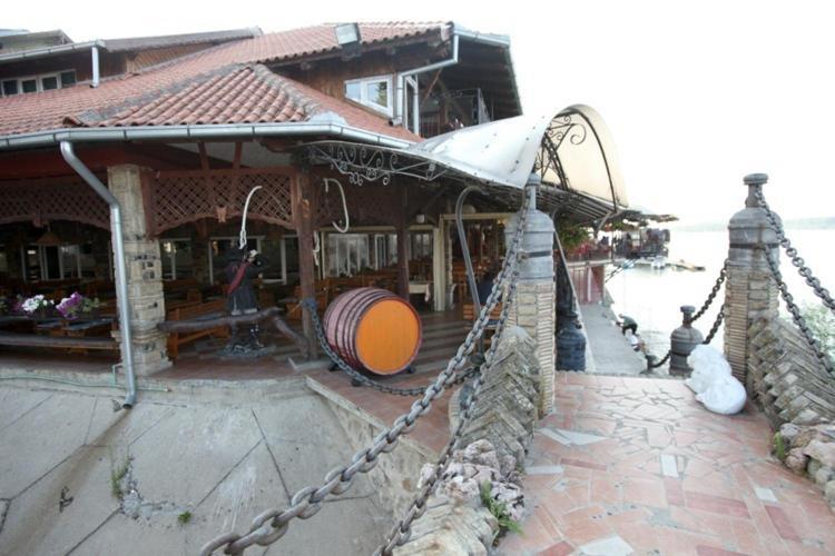 Hotel Dunav Sremski Karlovci Esterno foto