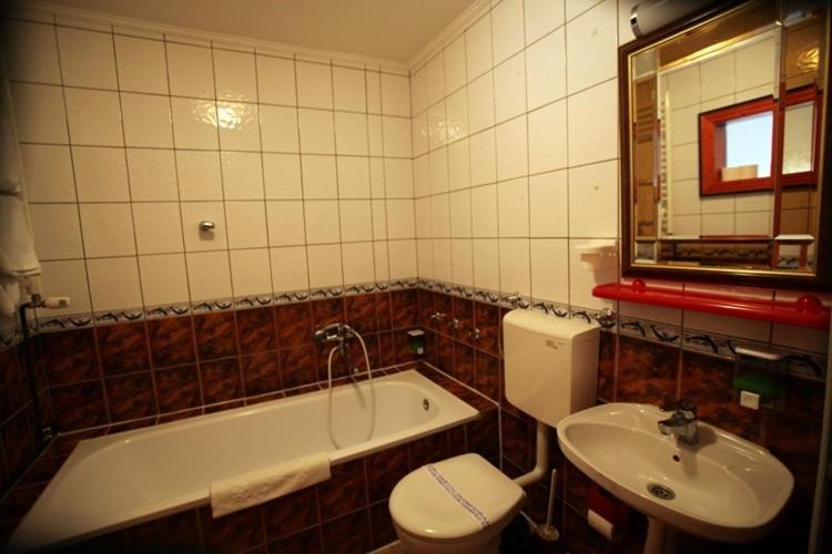 Hotel Dunav Sremski Karlovci Esterno foto