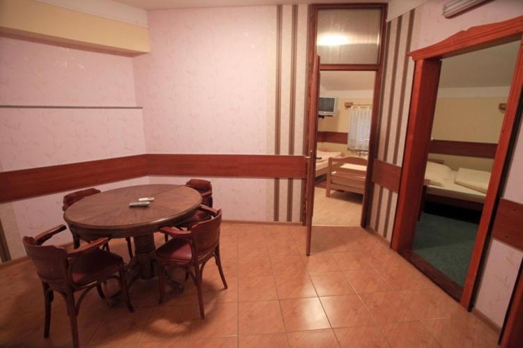 Hotel Dunav Sremski Karlovci Esterno foto
