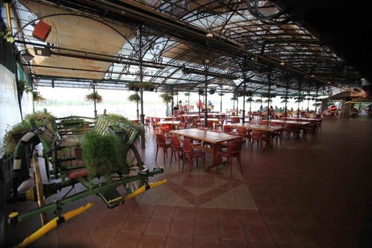 Hotel Dunav Sremski Karlovci Esterno foto